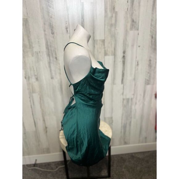 Green dress - Picture 2 of 6